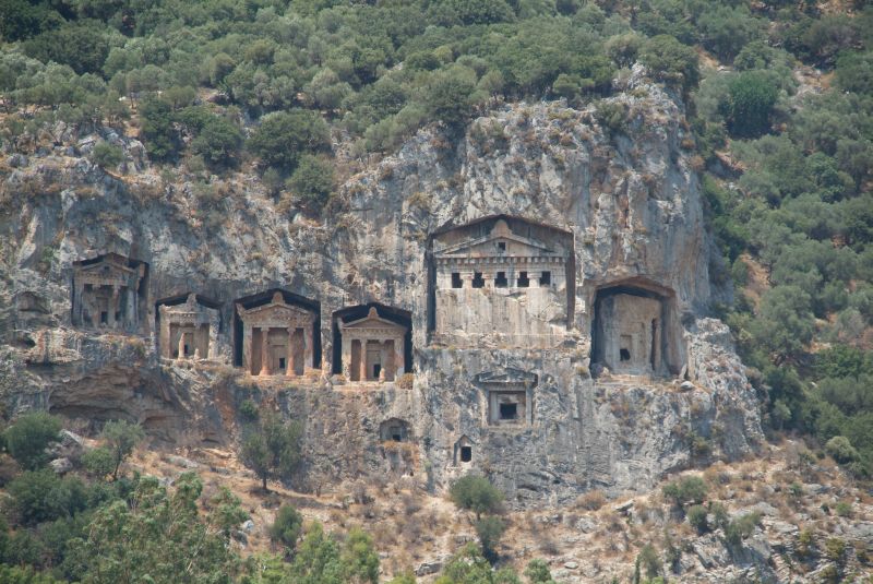 Caunos Felsengräber,
gegenüber von Dalyan