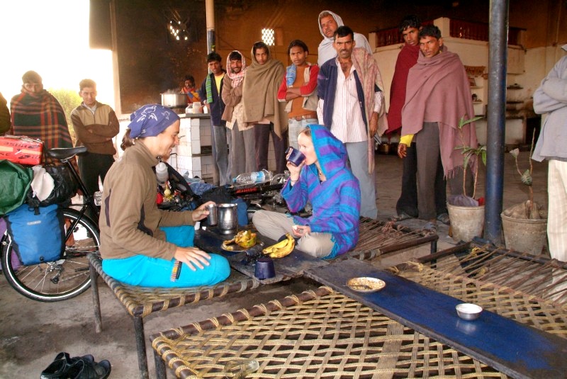 Rajasthan, Indien: Wie immer in Indien Pause mit zahlreichem Publikum