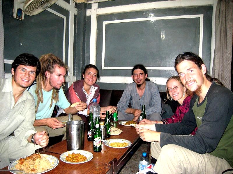 pakistan-rucksacktouristen-wie-hier-in-lahore-sind-ansonsten-sehr-selten