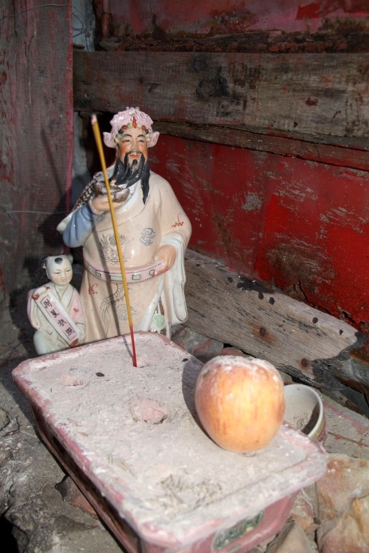 hongkong 023 opferaltar fuer die gottheiten