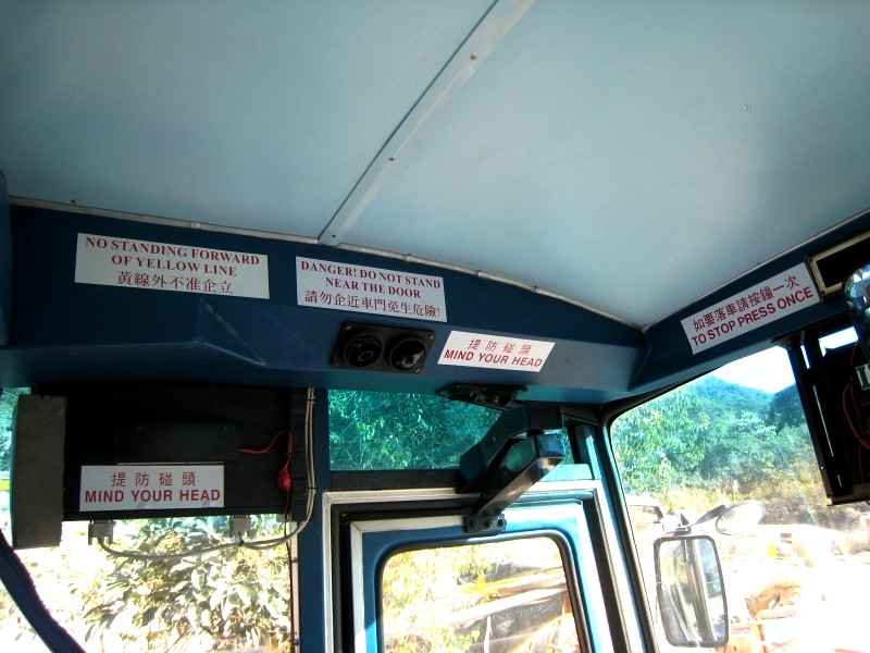 hongkong 031 verbots und warnschilder im bus