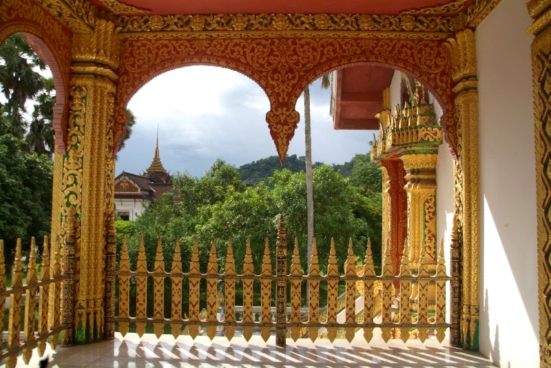 Laos: Verzierter Tempel