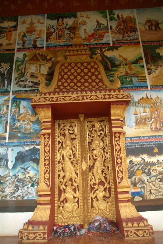 Laos: Verzierter Tempel