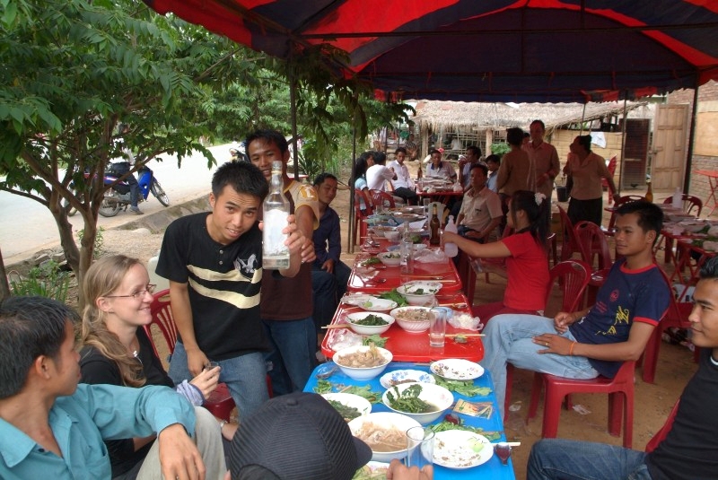 Laos: Irgend ein billiger Suff lieber Laote so siehst du auch aus